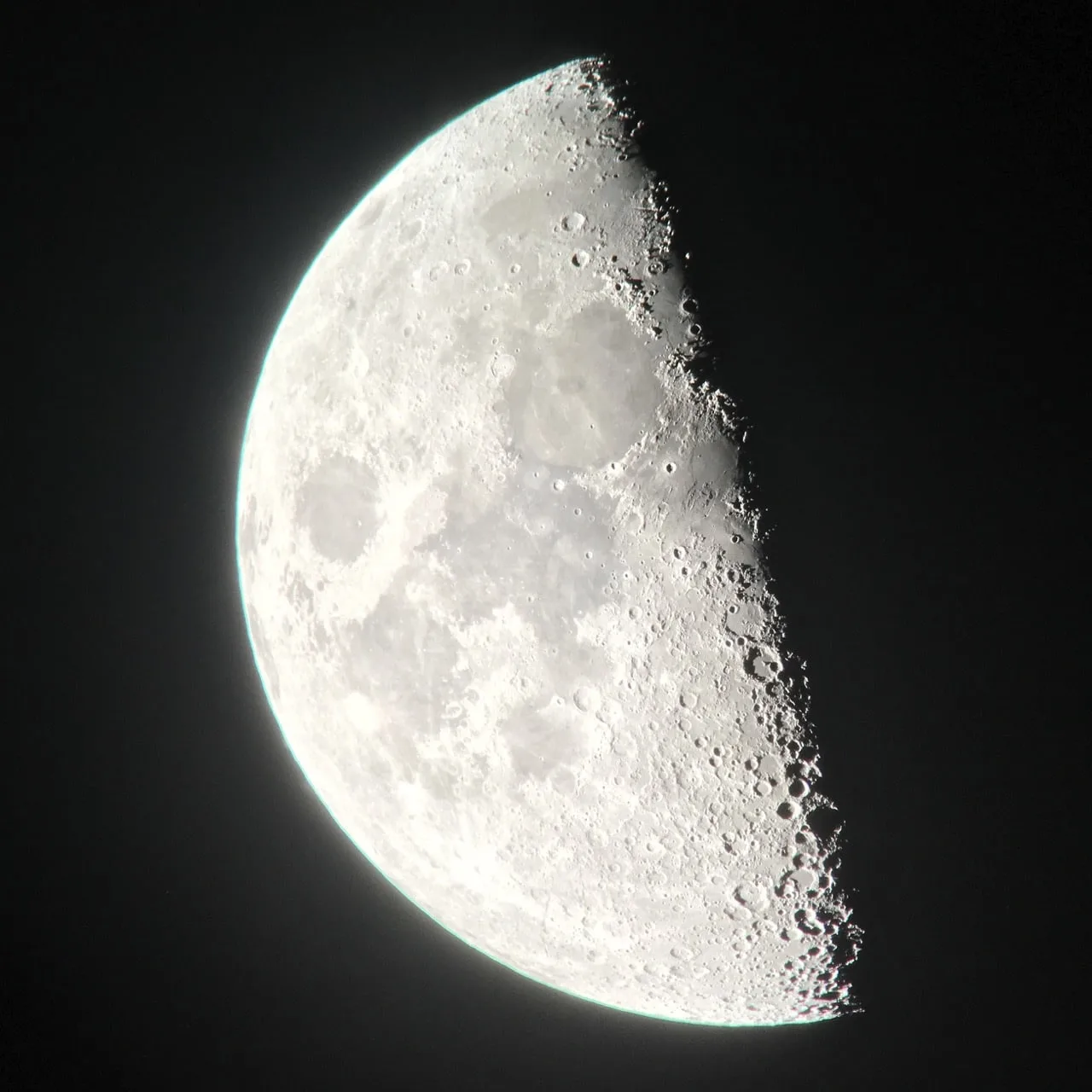 Full moon in Joshua Tree through a telescope thanks to Coyote Telescope