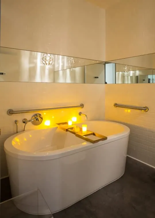 bath tub at Spa Le La