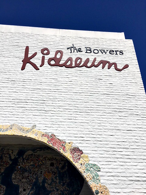 Il Kidseum al Bowers Museum di Santa Ana è uno spazio magico unico che porta te e la tua famiglia in tutto il mondo. Il Kidseum ha mostre interattive sulla cultura e l'arte mondiale per accendere l'immaginazione attraverso l'esplorazione. #childrensmuseum #losangeles #orangecounty #southerncalifornia #familytravel #museum