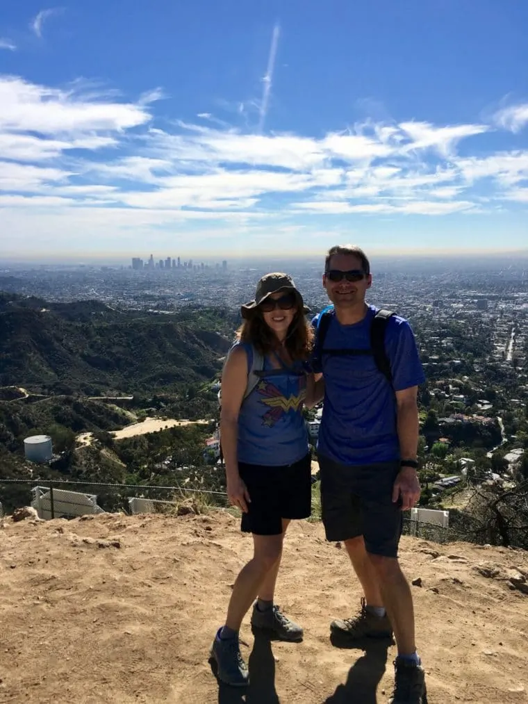 Hiking to the Hollywood Sign is one of the fun date day activities in Los Angeles. #dateday #datenight #datenightlosangeles #datedaylosangeles #losangeles #hollywoodsign