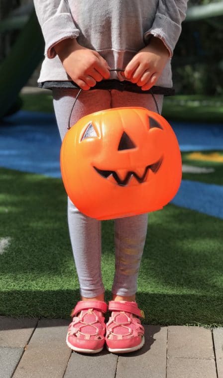 Don't want to go door to door on Halloween? Here are some great places to go trick or treating in the Los Angeles area. #halloween #halloweenlosangeles #trickortreating #pumpkin #thingstodoinla #losangeles 