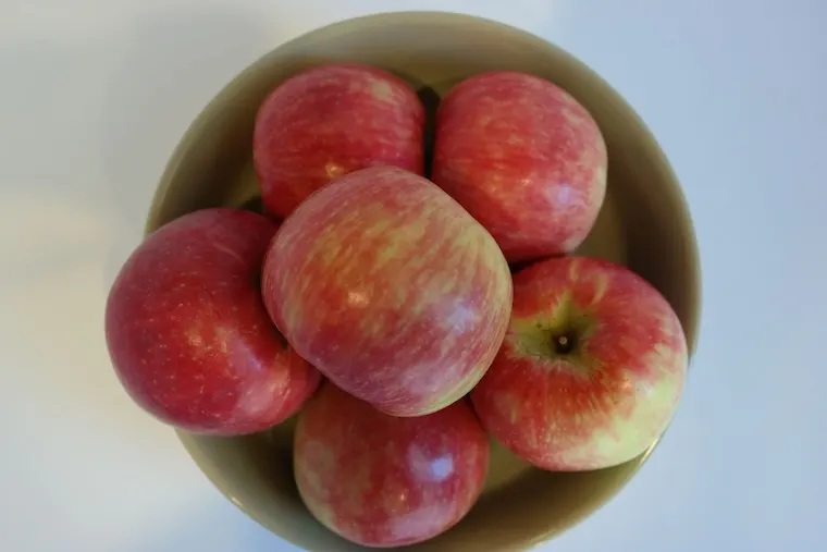 red apples in a bowl