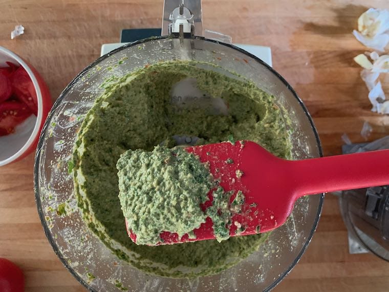 pesto-finished-in-food-processor