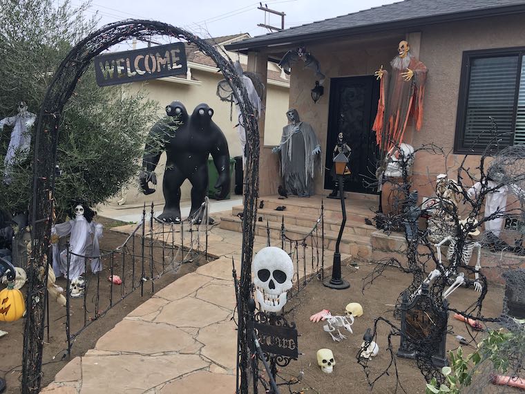 Stunning Halloween Decorated Houses Near Me