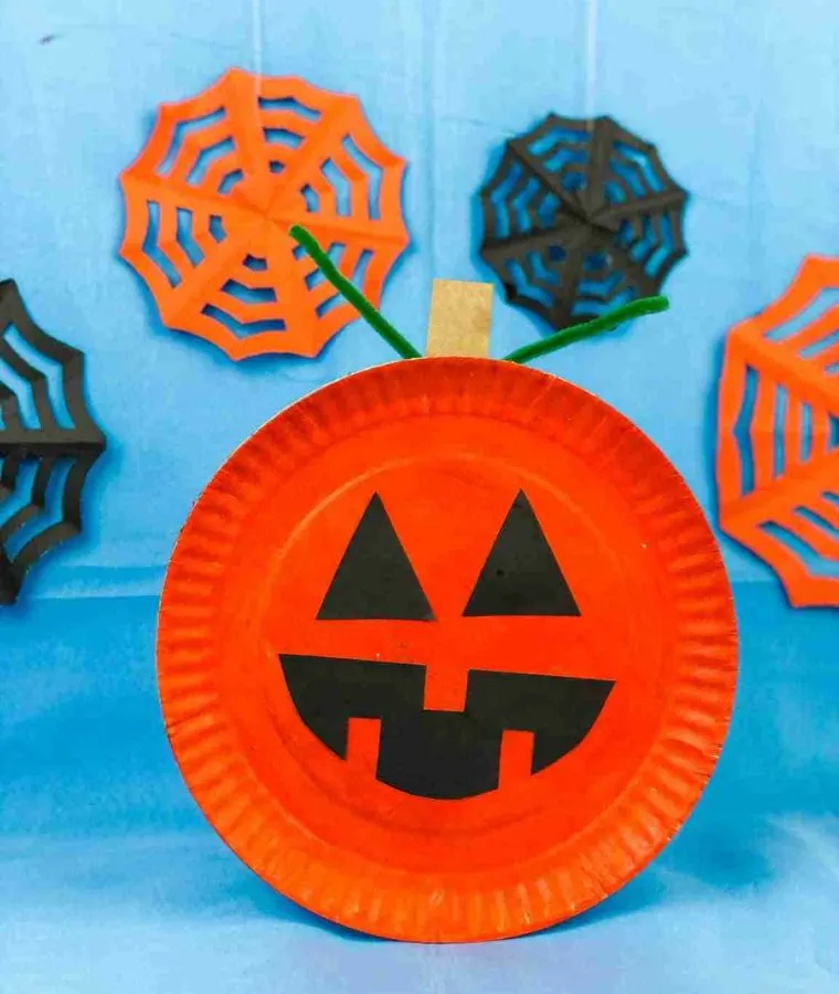 Perfect Halloween Paper Plate Pumpkin Craft for Kids