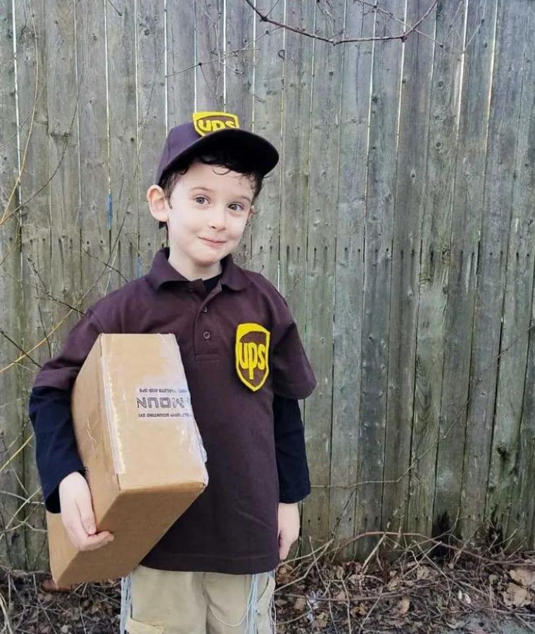 UPS Delivery Costume – DIY Real Clothing Costume