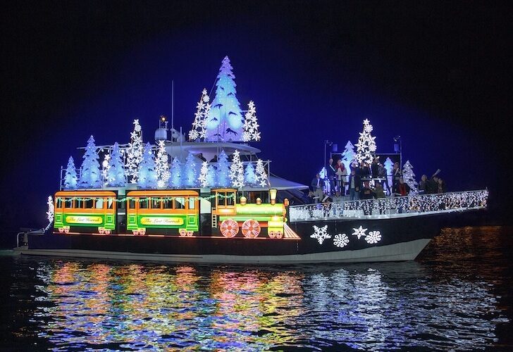 Christmas-Boat-Parade featured image