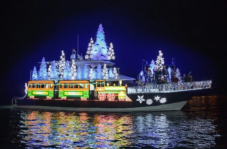 Christmas-Boat-Parade featured image