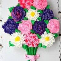 Mother’s Day Cupcake Cake + Free Printable from Bitz & Giggles