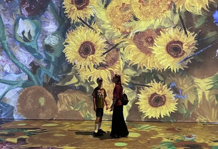 sunflowers Van-Gogh-immersive featured image