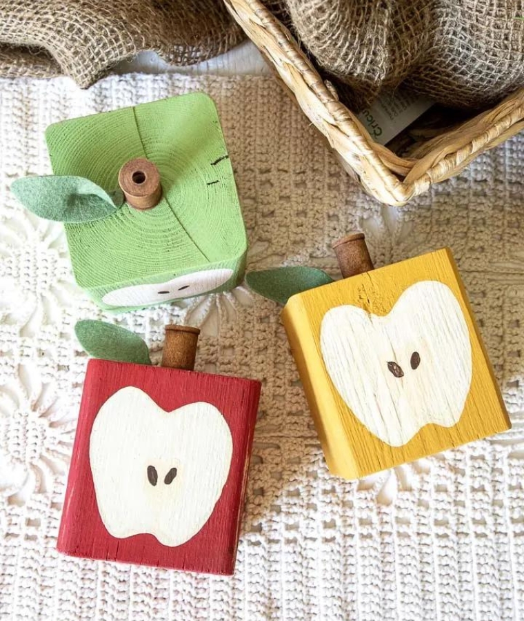 Adorable DIY Decorative Wood Block Apples