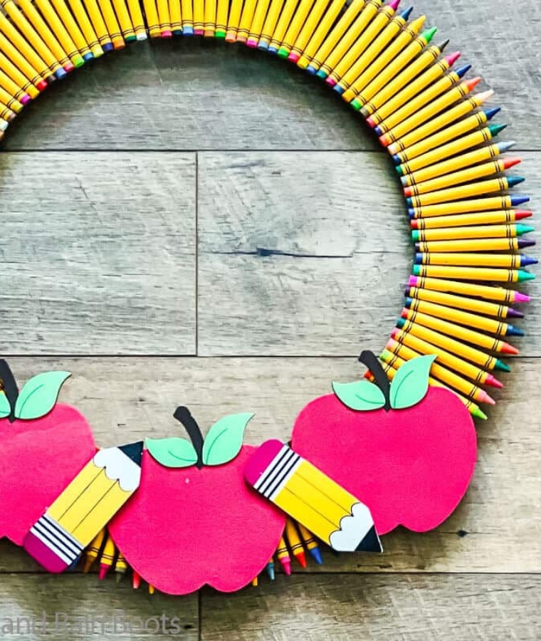 Make This Crayon Wreath for a Fun Teacher Appreciation Wreath!