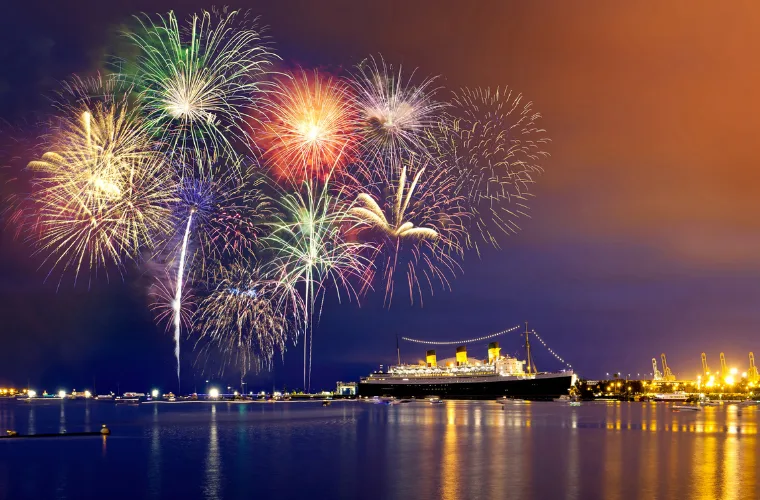 4th-of-july-fireworks-at-the-Queen-Mary