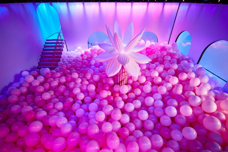 Bubble world immersive experience pink ball pit