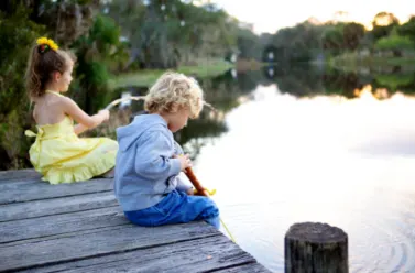 kids fishing