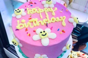 MomsLA Featured image Pink Birthday Cake