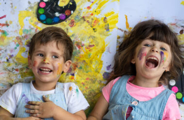 preschool-camp-featured-image-kids-playing-with-paint