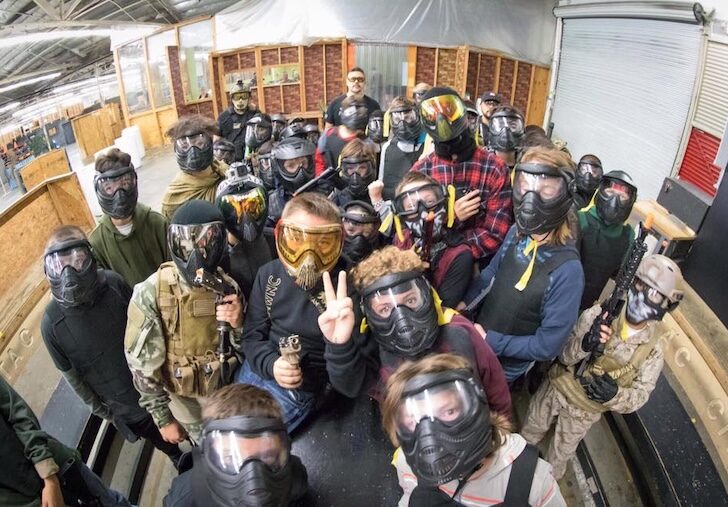 group-of-kids-and-adults-ready-to-play-paintbal-at-TacCity-Airsoft