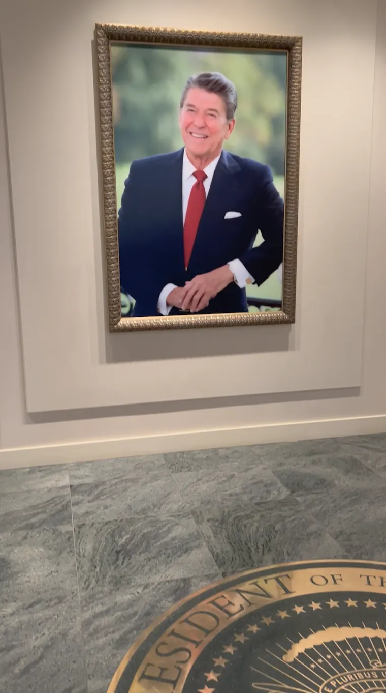 Presidential-portrait-and-seal-at-the-Ronald-Reagan-Presidential-Library-and-Museum