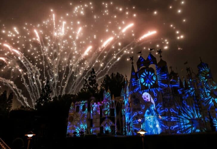 "Mickey's Mix Magic" Projection Show in Disneyland Park